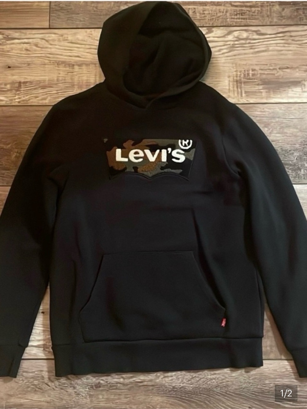 Levi's Black Hoodie with Camouflage Logo
🚭